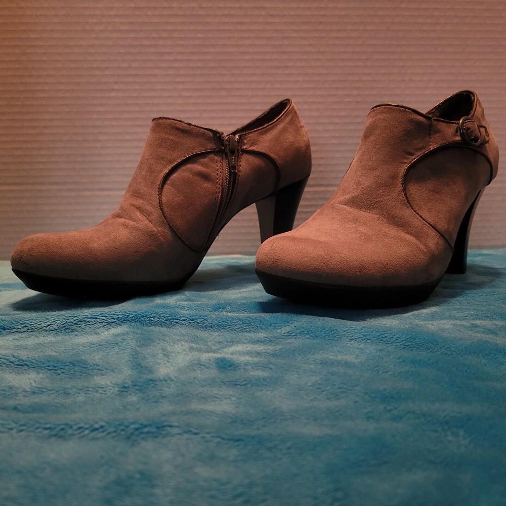 Solesenseability Karine Womens Grey Bootsβ 3" Heels Size 7 1/2 Zipper Closing